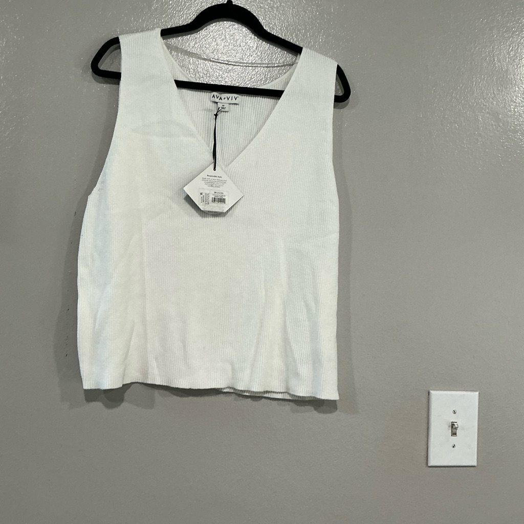 Ava & Viv White V-Neck Tank Top. 3x